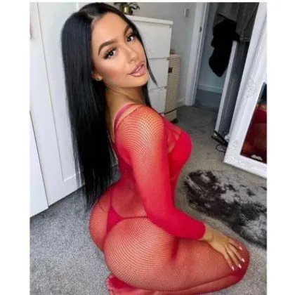 lohinirina escort profile in Glasgow